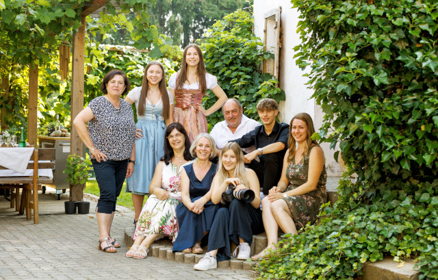 Gruppenfoto der Mitarbeiter vom Buschenschank Huber